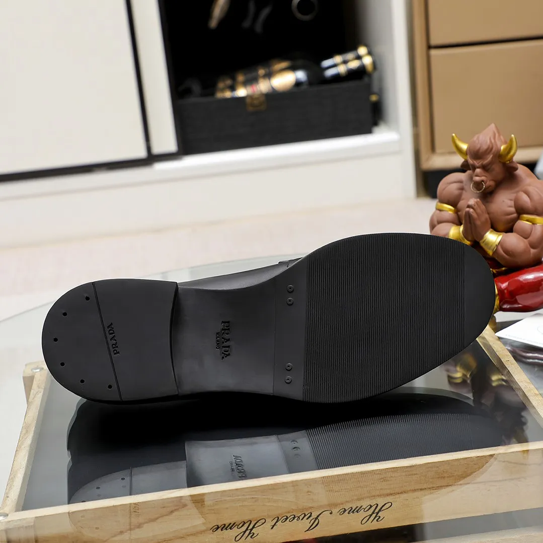 Men's shoes 💰620 💰💰🎩🎩【Prada】Counter 1:1⬆️original reproduction, absolute quality🆗original outsole, high-quality imported rubber, wear-resistant and non-slip, never degummed, upper material: imported first-layer cowhide➕anti-slip foam outsole, official website material, inner material: water-dyed leather lining, 3 colors available! Code number 38-44 (45. Can be customized)